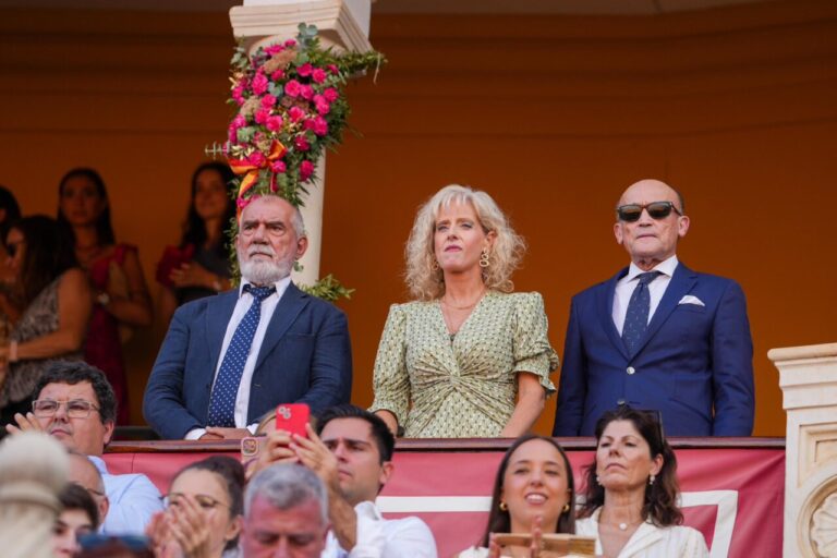 La Macarena de Pablo Romero fait ses adieux à la loge présidentielle de Séville


