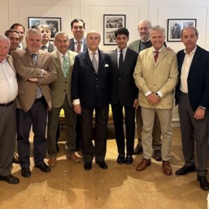 Mario Navas visite le Tertulia Espartaco à l'Hôtel Colón de Séville