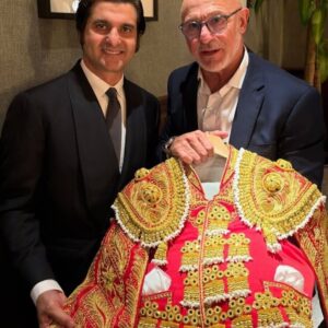 Morante donne à Luis de la Fuente son costume léger de charité historique 2022