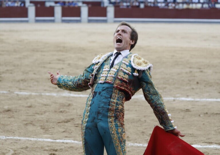 Román, gloire au dévouement passionné
