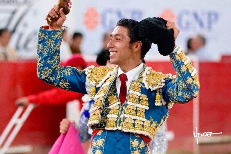 Sergio Flores, oreille à l'ouverture de la Grande Saison de Guadalajara


